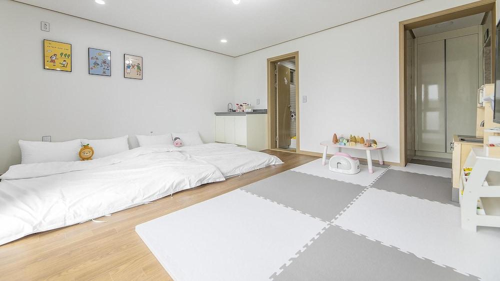 Jeju Seongsan Baekrok Kids Pension