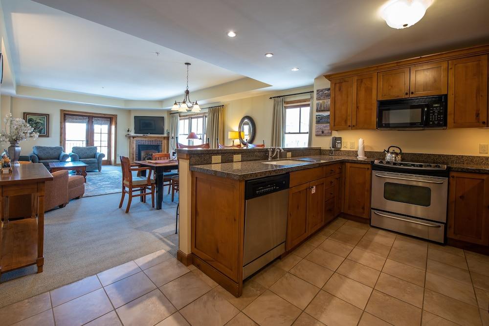 Two Bedroom Condo with Balcony over Mountaineer Square - Just Steps from the Slopes! 2 Condo - No Cleaning Fee! by RedAwning