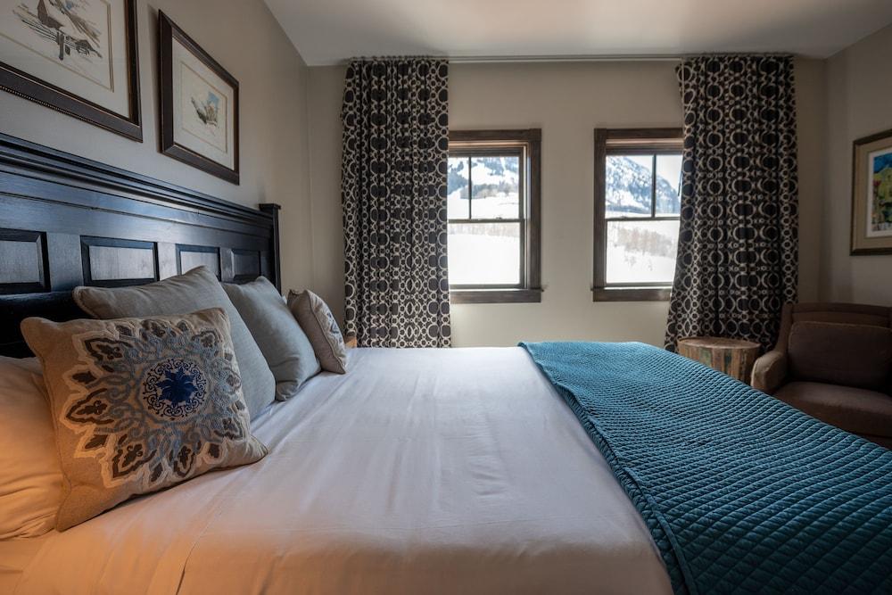 Three Bedroom Mountain Chic 6th Floor Penthouse with Amazing View 3 Condo - No Cleaning Fee! by RedAwning