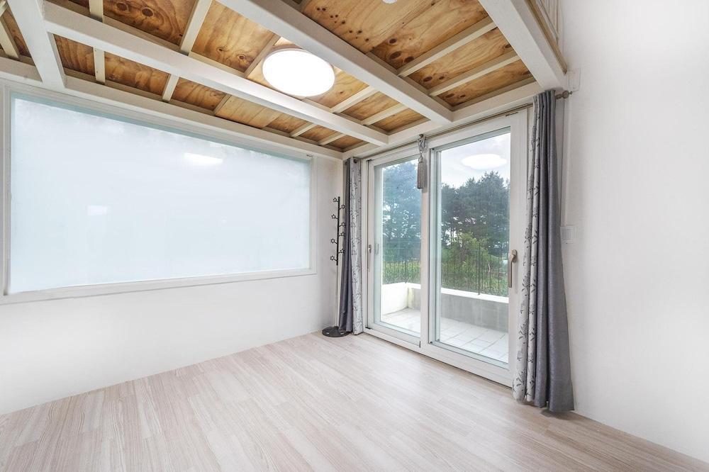 Yangyang Slowstay Pension