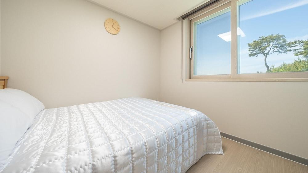 Tongyoung Sagaejeol Pension