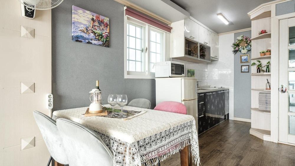 Ganghwa Badatgashimteo Pension