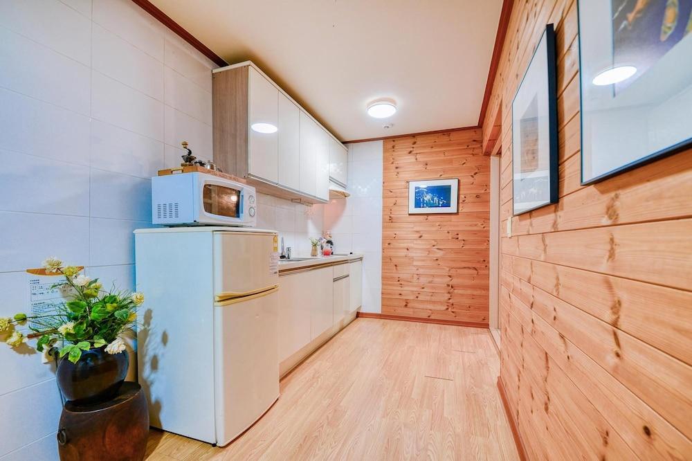 Tongyoung Mongdolhouse Pension