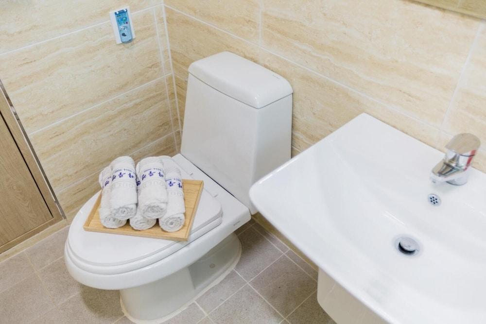 Yeosu Dolsanmaru Pension