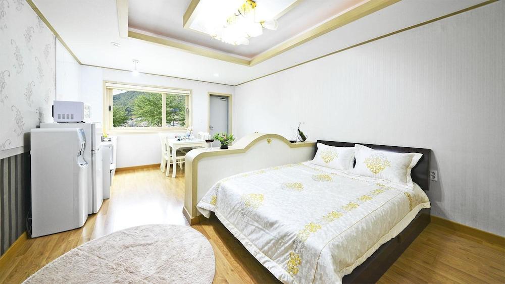 Tongyoung Macaio Pension