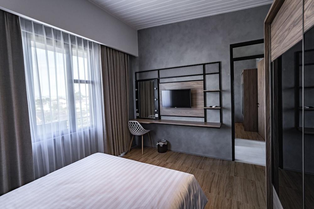 LOA Living Solo Baru