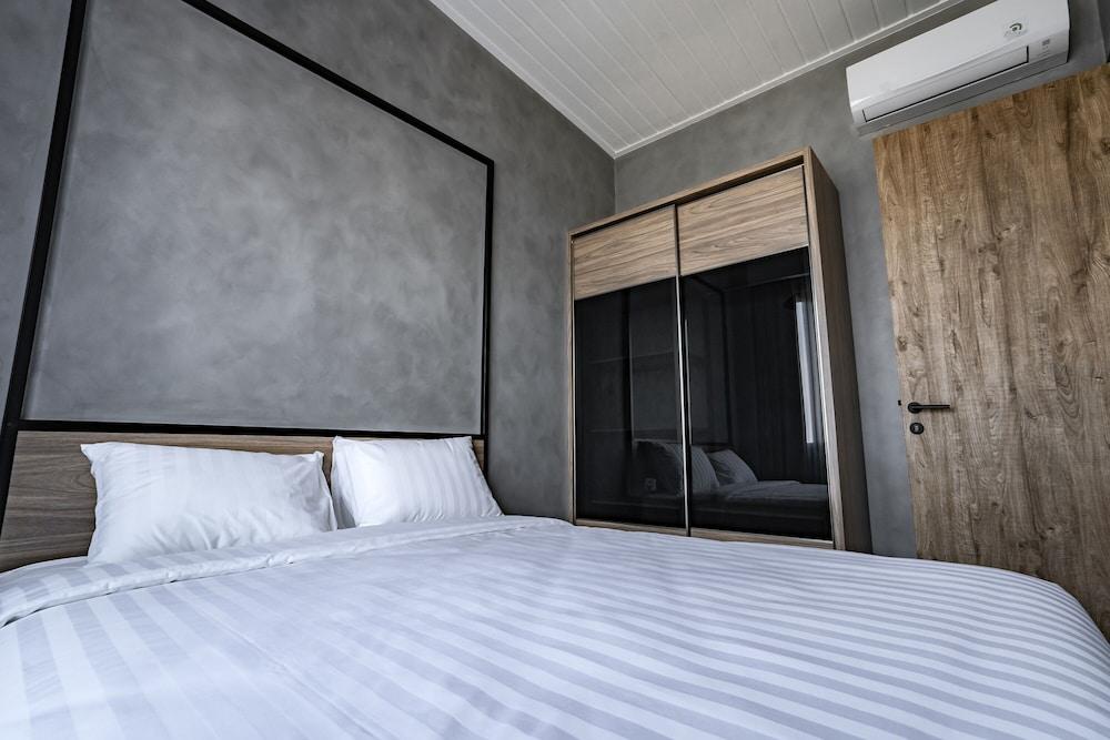 LOA Living Solo Baru