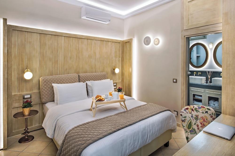 2 Bed Villa - Sleeps 4 - Pool - Private Chef