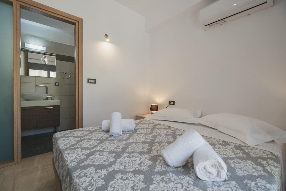 Park-View Pool Villa steps to the Beach