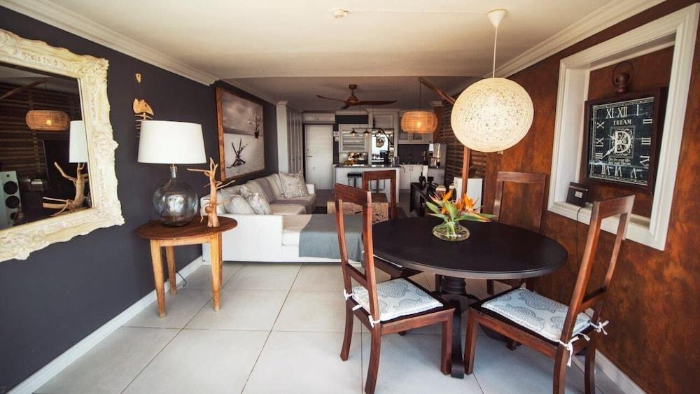 4 Dolphin views La Mercy