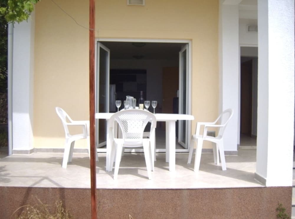 Panorama View 2-bed Apartment in Sutomore