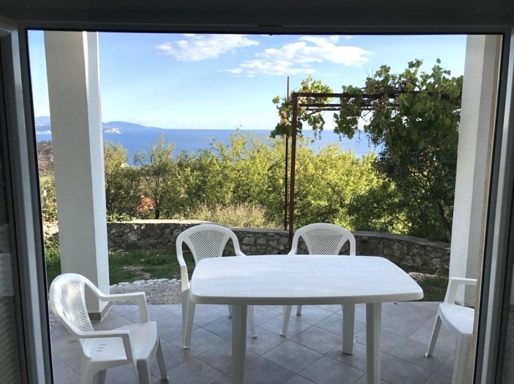 Panorama View 2-bed Apartment in Sutomore