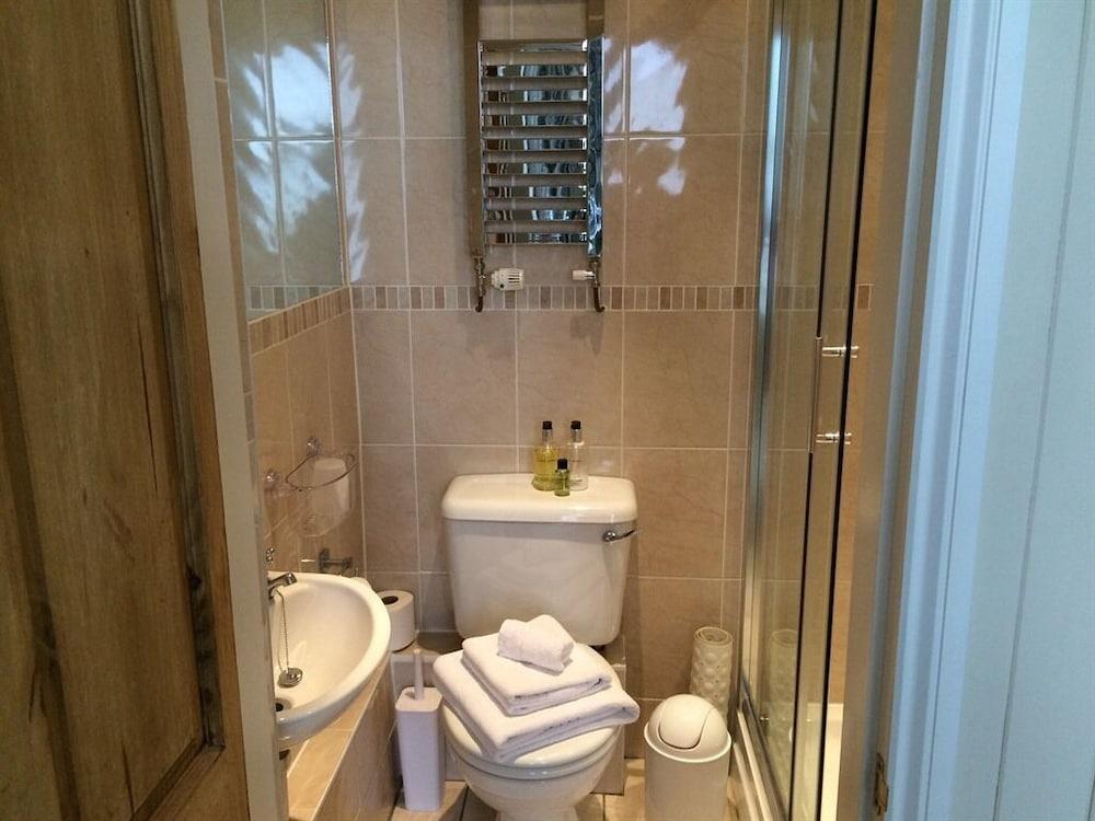 Ashbury Bed and Breakfast