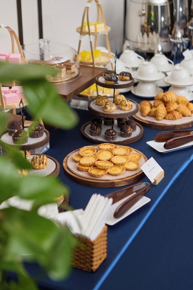 Central Park Saigon Hotel