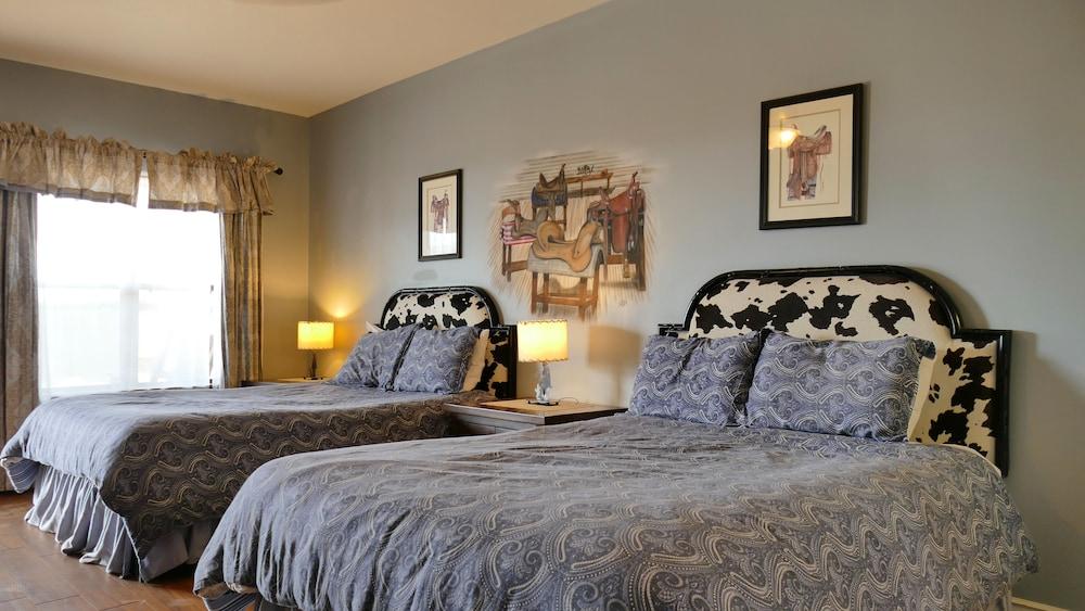 Tombstone Monument Guest Ranch