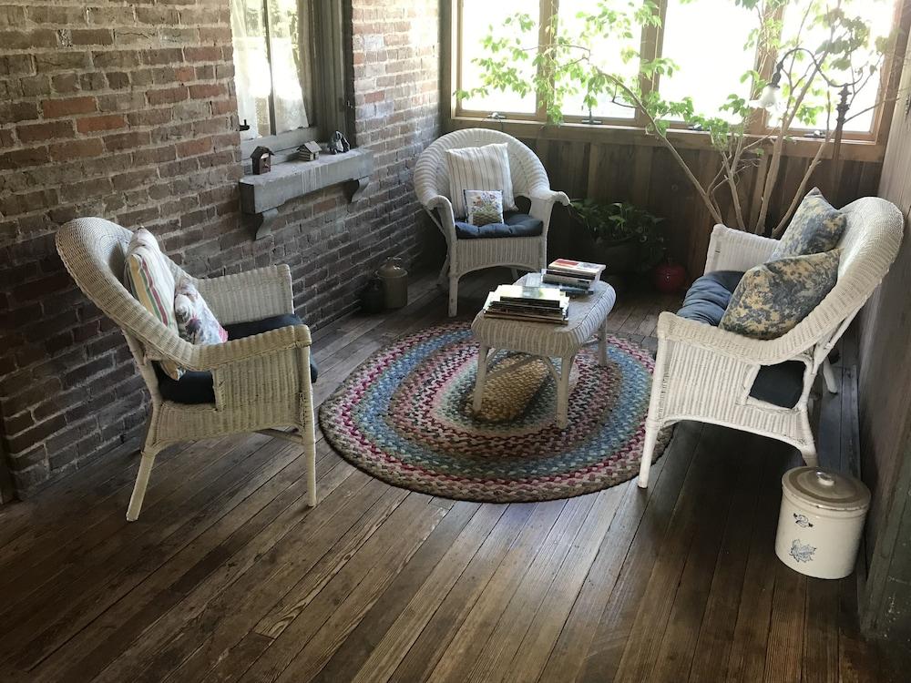 Corner George Inn Bed & Breakfast