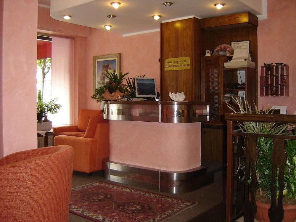 Hotel Meublé Moderno