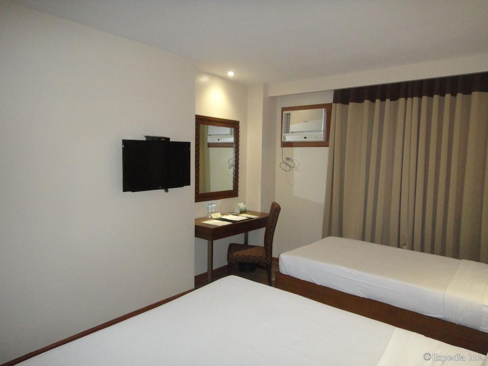 Golden Prince Hotel and Suites