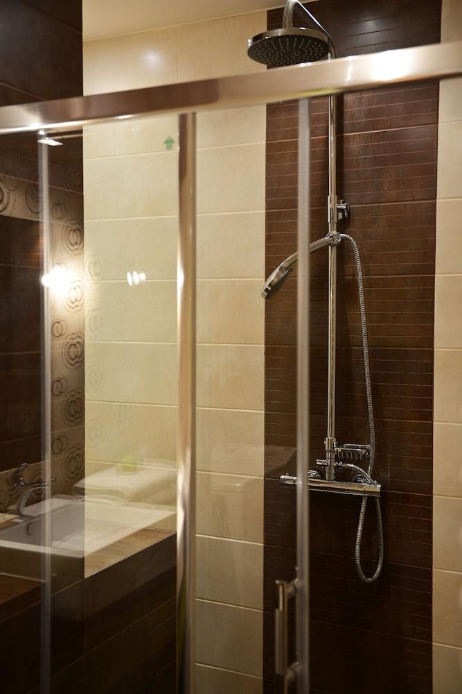 Angel Plaza Apartments