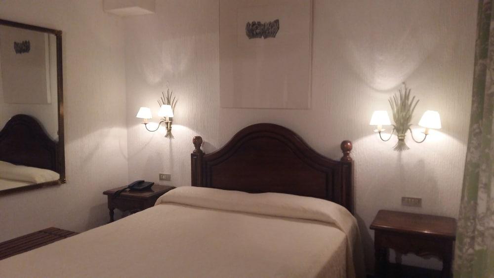 Hotel Tres Coronas de Silos