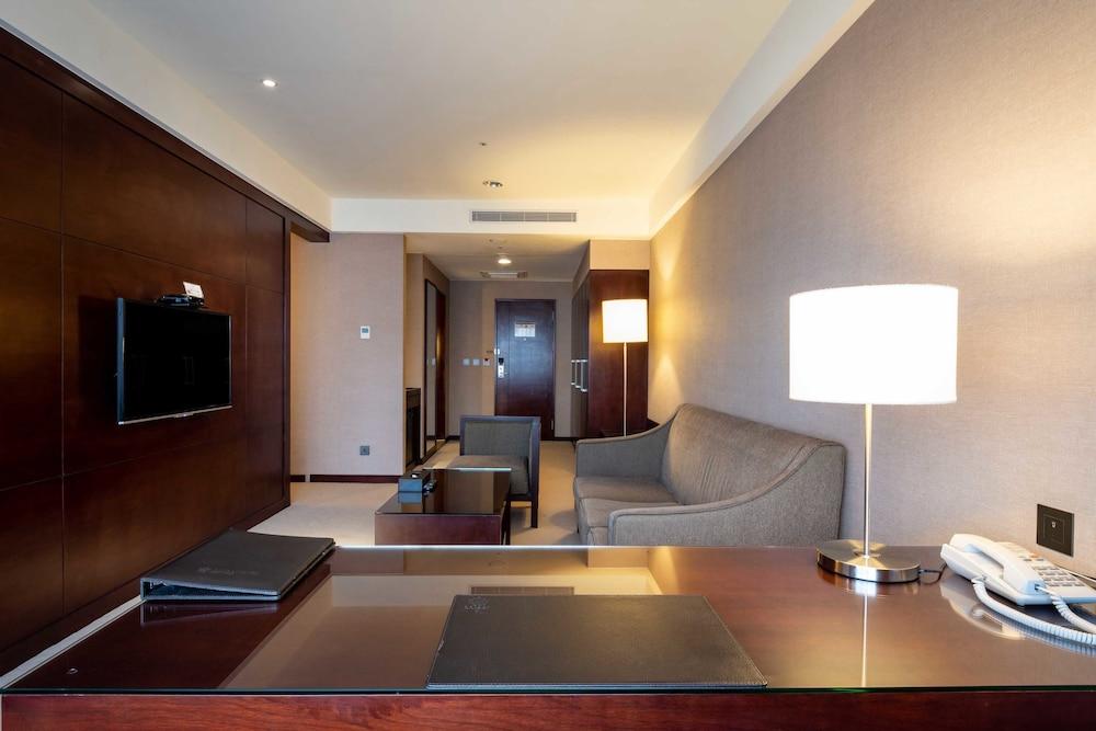 CHECK Inn Taichung LaiLai