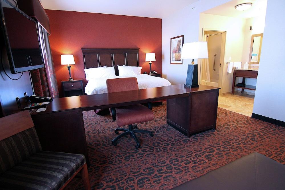 Hampton Inn & Suites Grand Forks