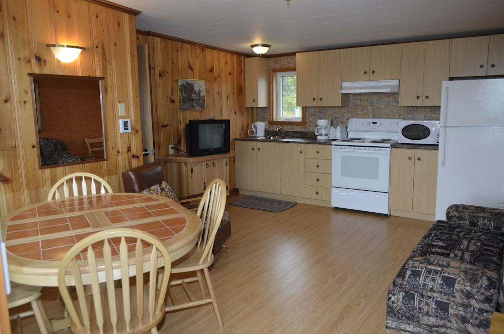 Hôtel Motel Les Voitures d'Eau