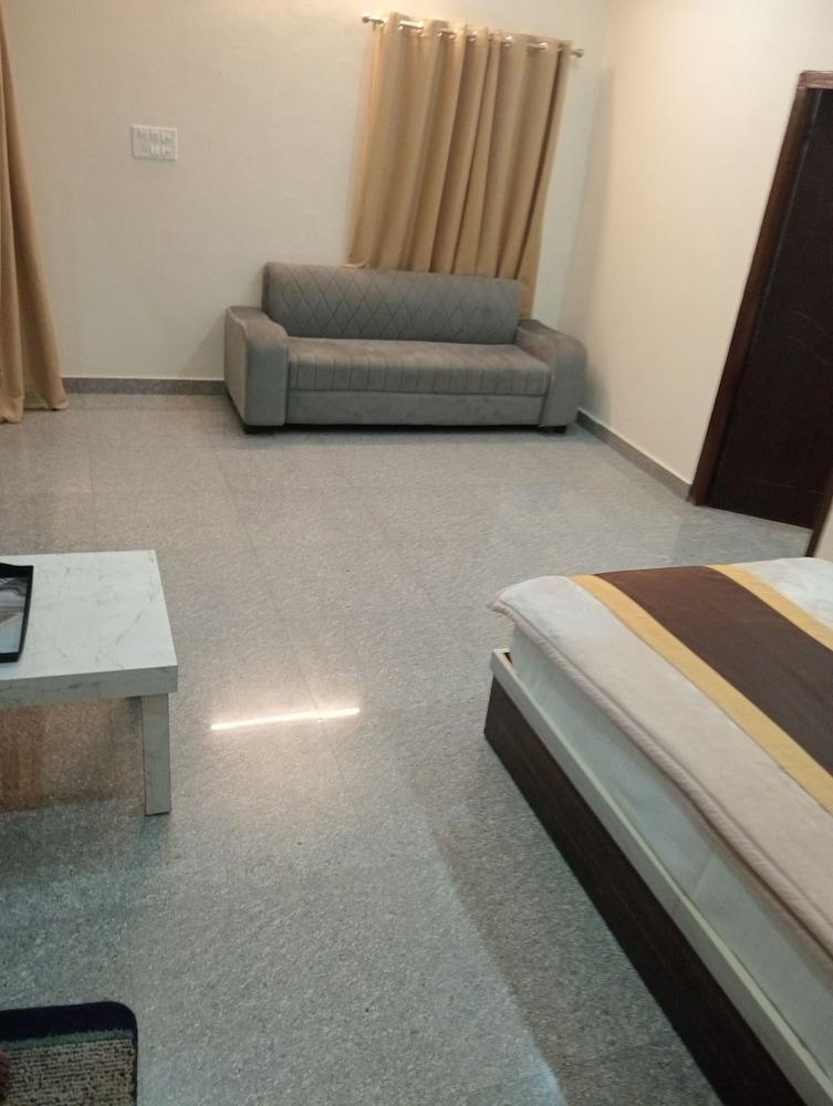 Hotel Moon Light Bhimtal