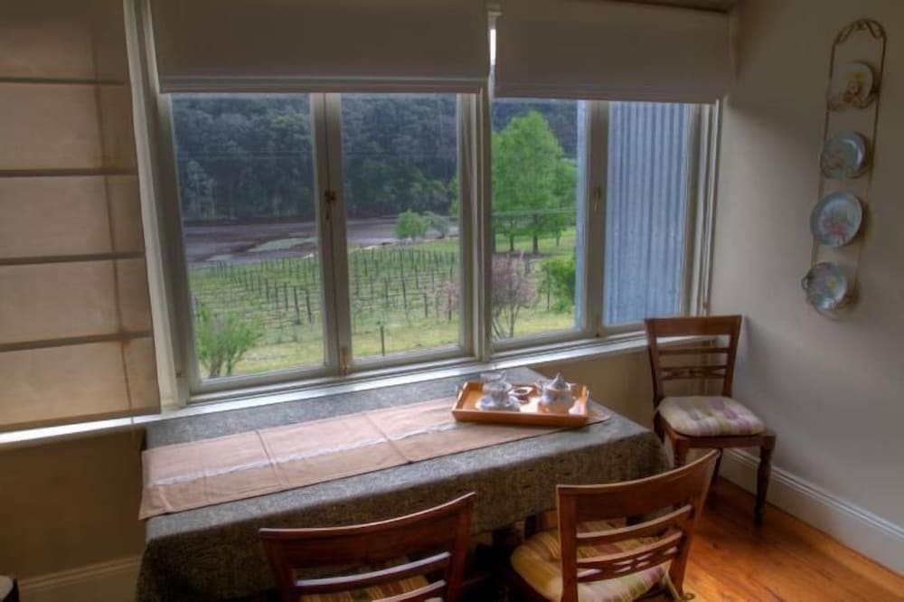 Tizzana Winery Bed & Breakfast