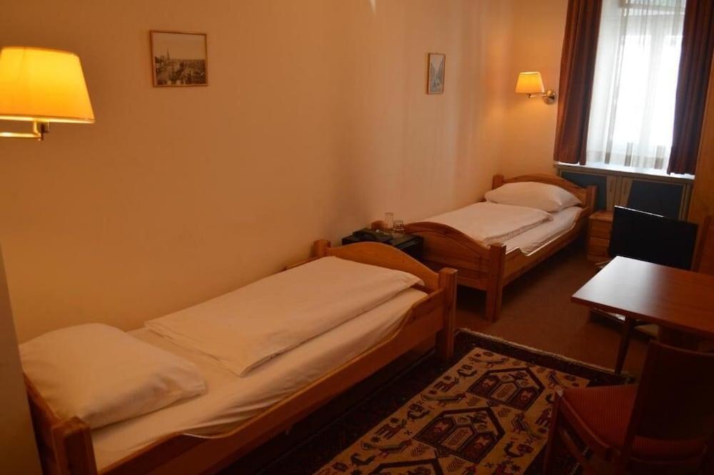 Hotel Pension Walzerstadt