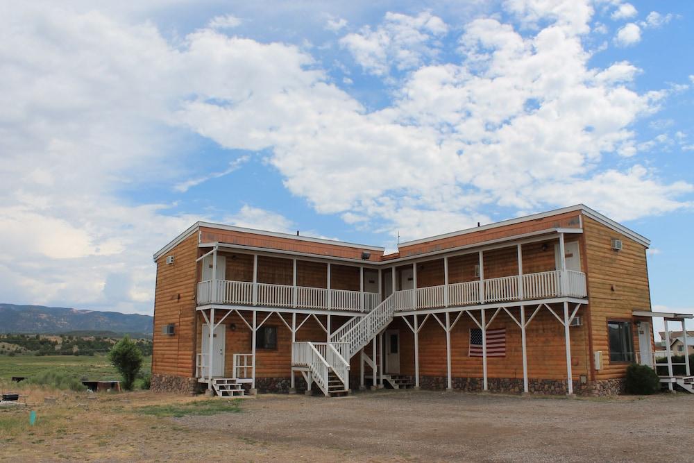 The Riverside Ranch RV Park, Motel & Campground