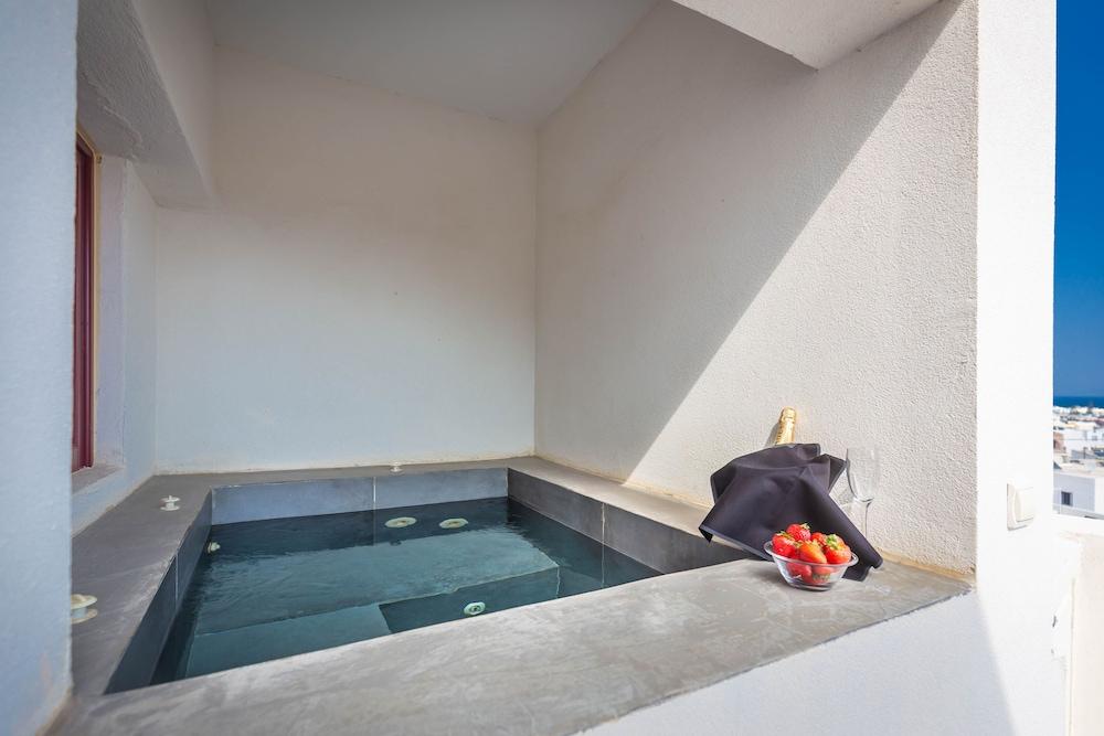 Mar n Mar Crown Hotel and Suites