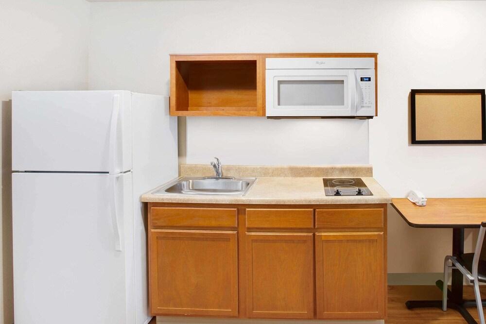 WoodSpring Suites College Station