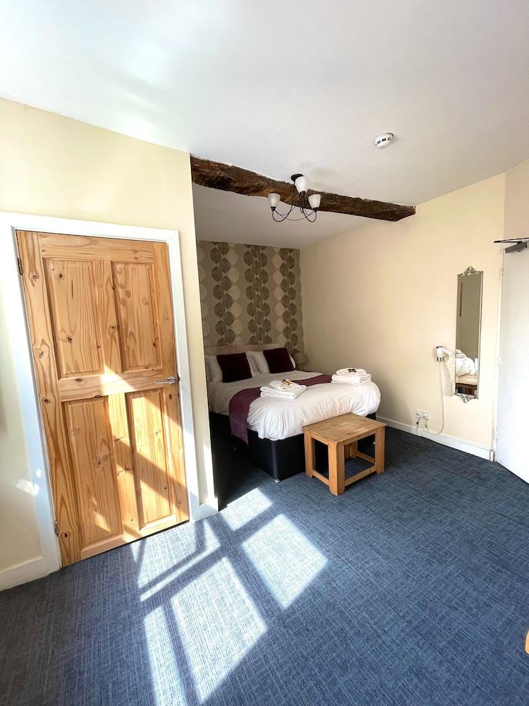 The Crown And Cushion