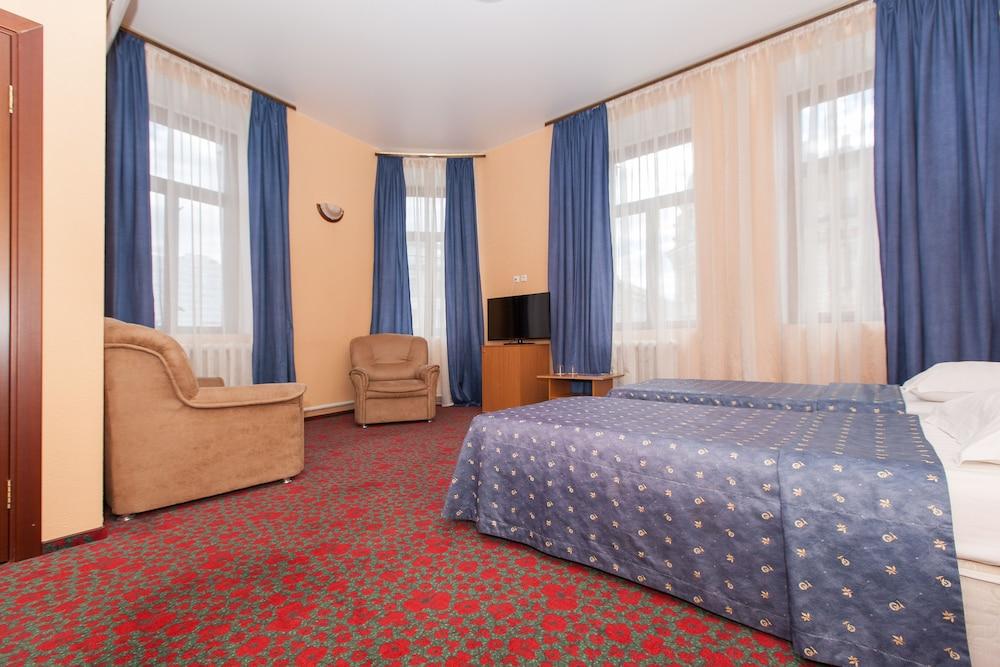 Regina Hotel on Baumana