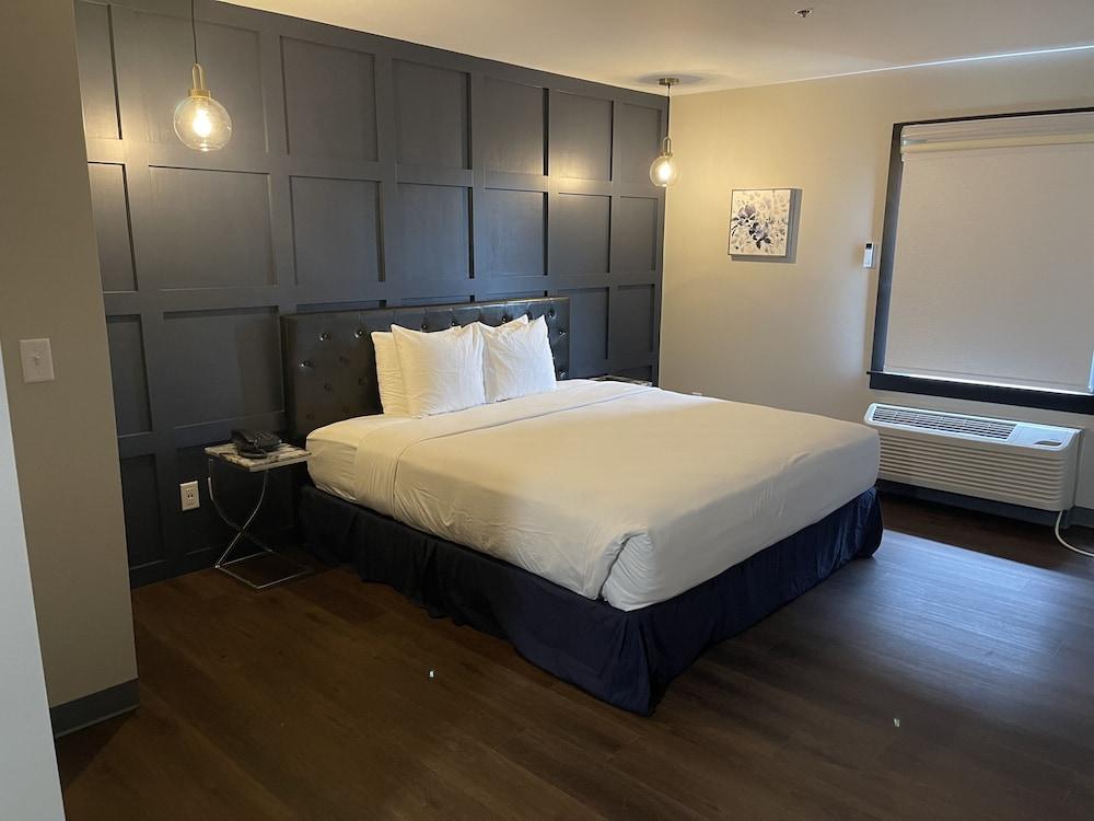 Chateau Hotel and Conference Center