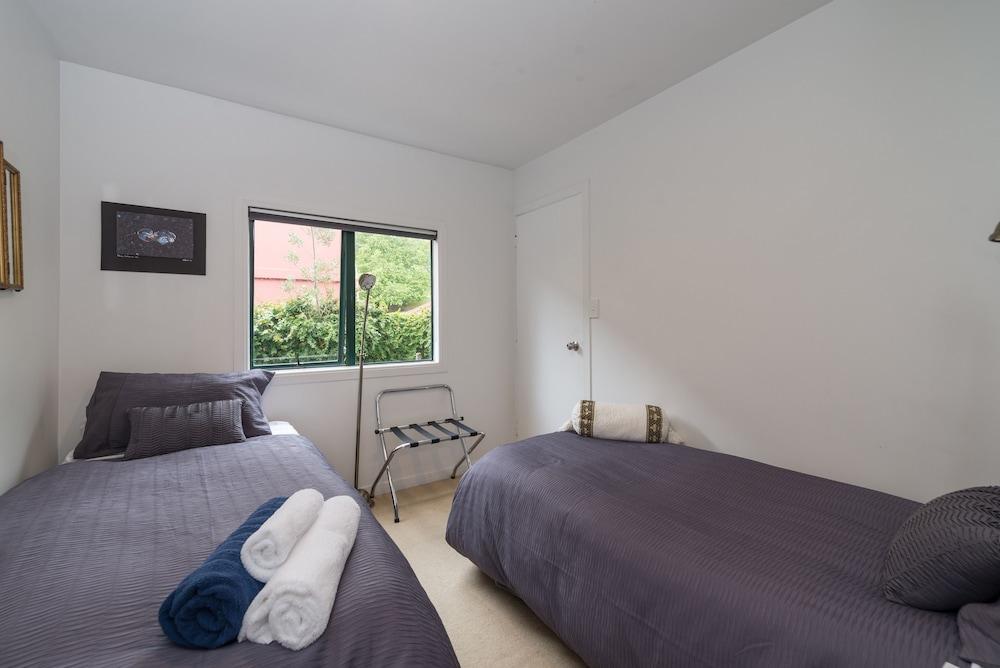 Lakeside City Apartments