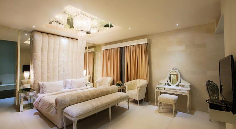 Noah Villa and Chapel