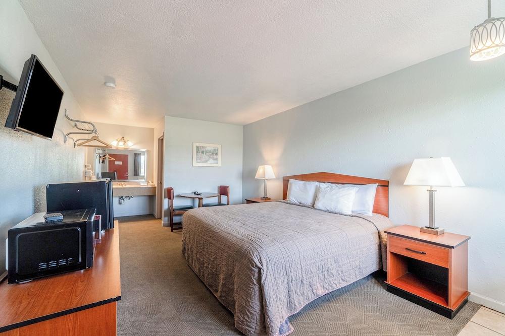 Capital O Aurora Inn Monett US 60