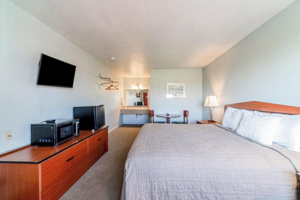 Capital O Aurora Inn Monett US 60