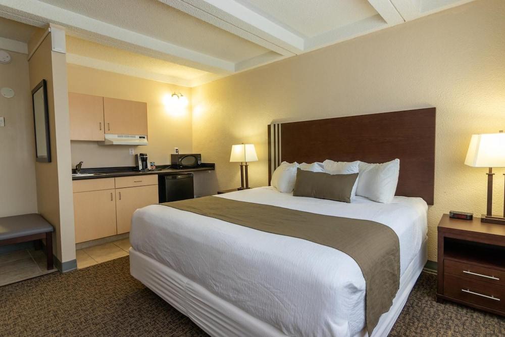 BCMInns Fort McMurray