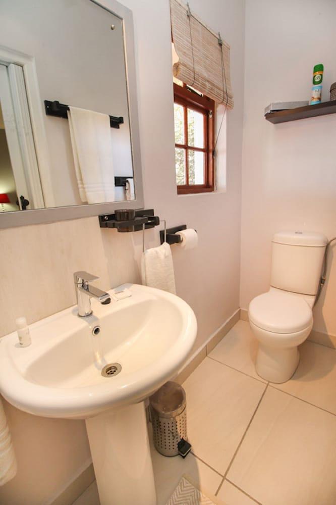 Four Oaks Guesthouse