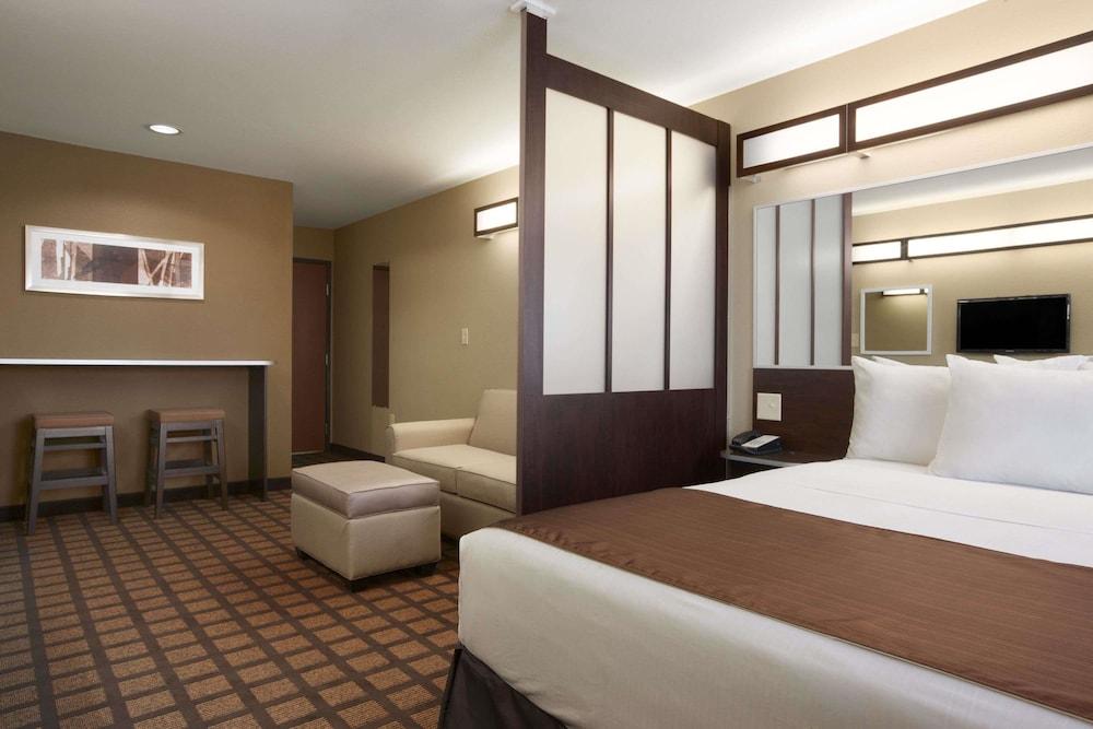 Microtel Inn & Suites by Wyndham Cotulla