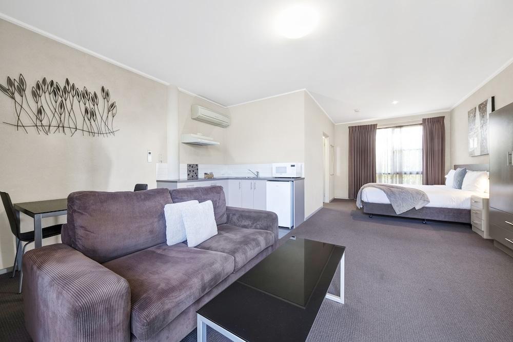 Moonlight Bay Apartments