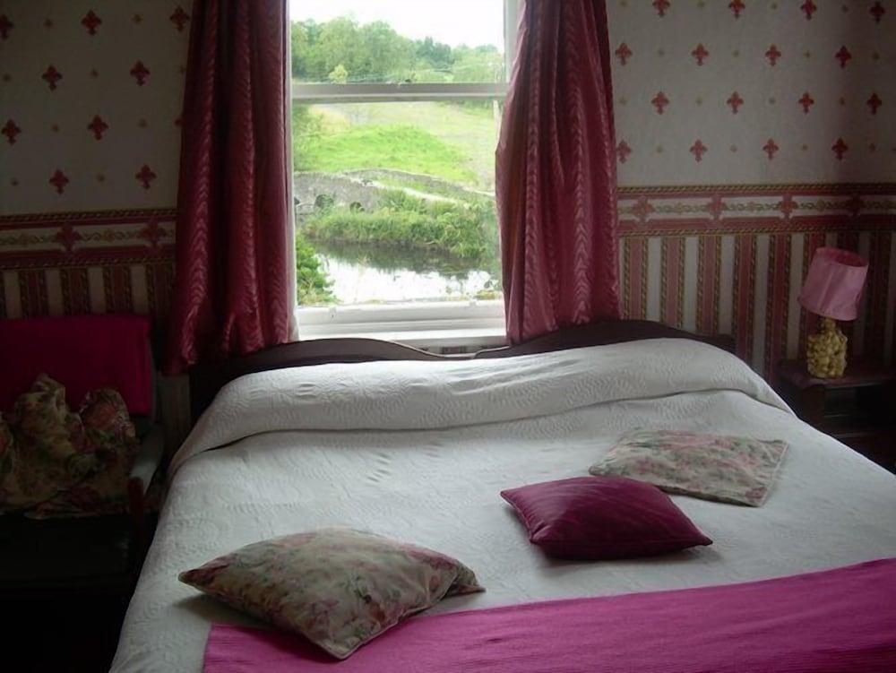 Riverside House Bed & Breakfast