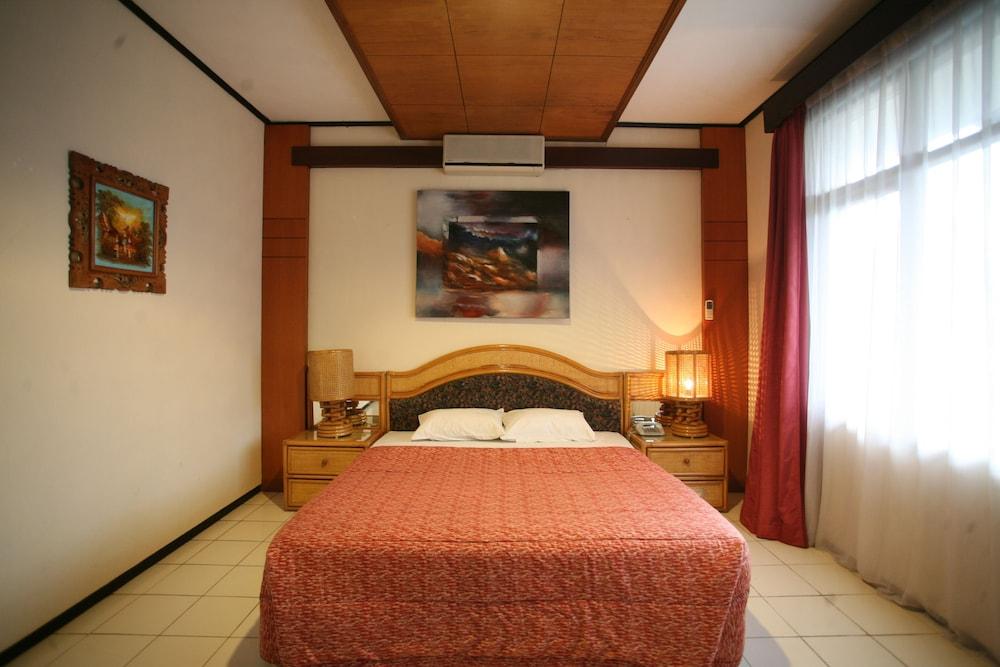 Puri Naga Beachfront Cottages