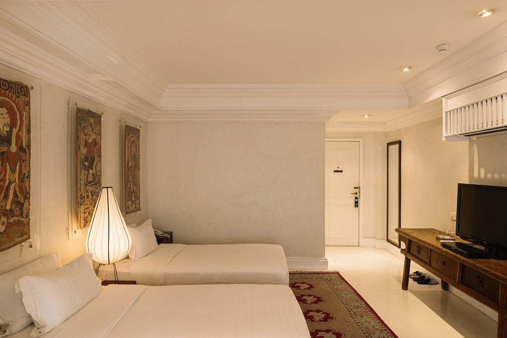 At Niman Conceptual Home