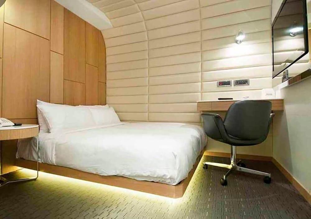 Royal Hotel Group Central Park Branch