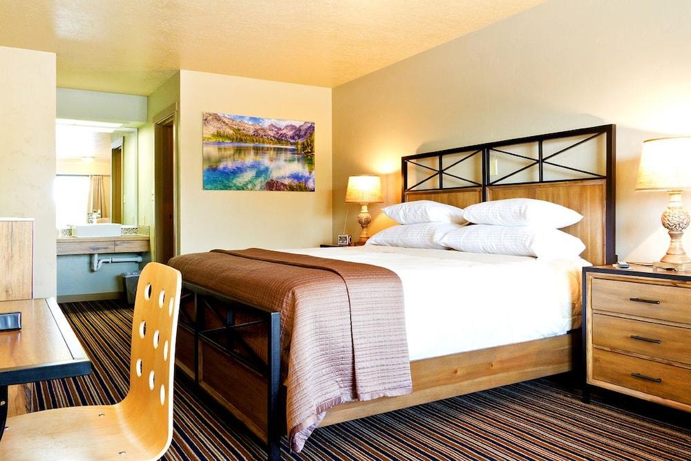 Blue Lakes Inn & Extended Stay