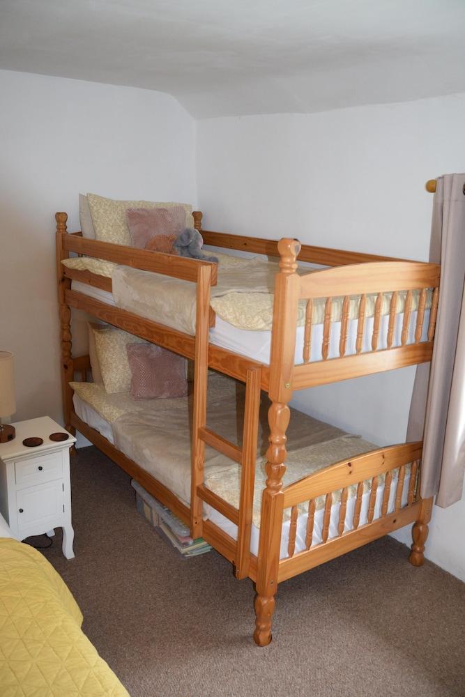 Sweetbriar Cottage B&B and Camping